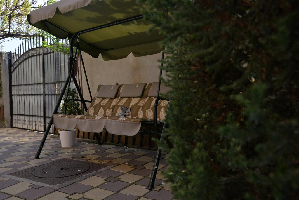 Collosal Apartment With Garden Bukarest Exterior foto