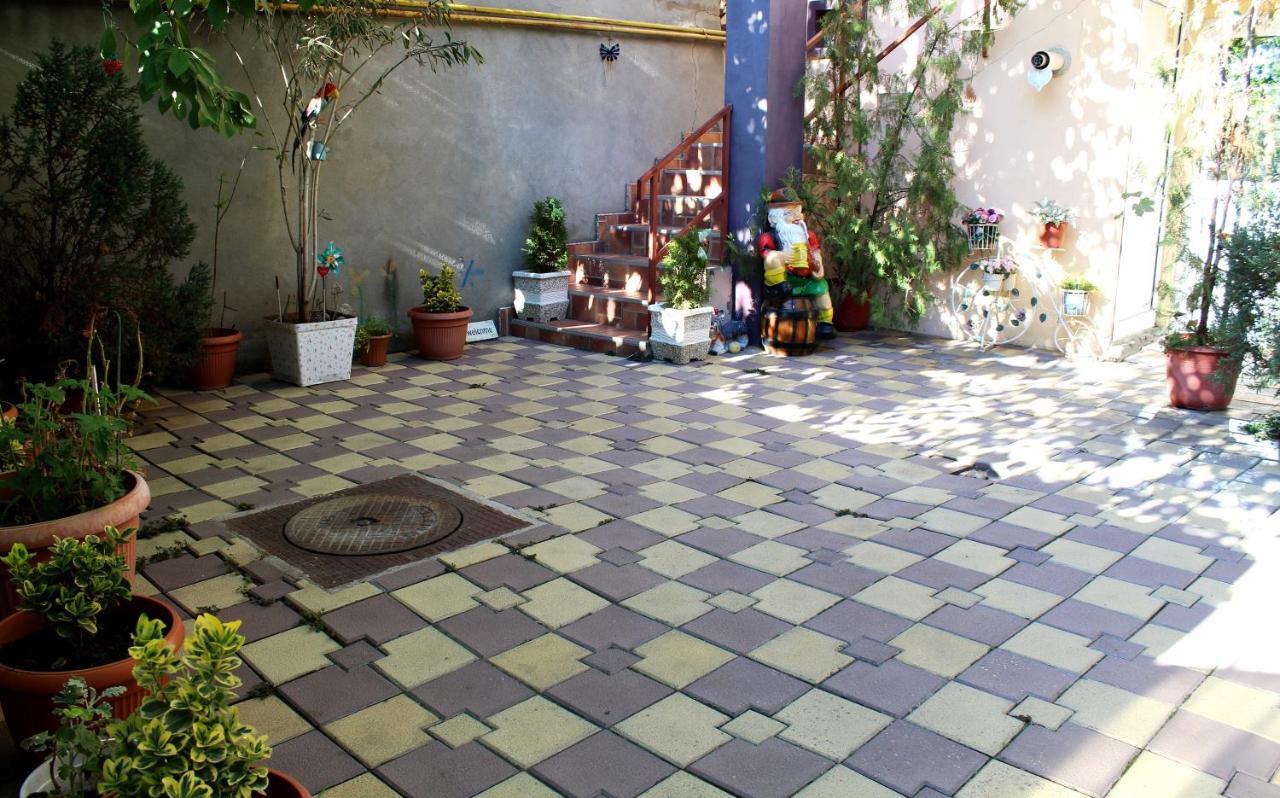 Collosal Apartment With Garden Bukarest Exterior foto