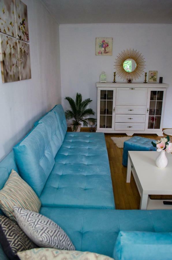Collosal Apartment With Garden Bukarest Exterior foto